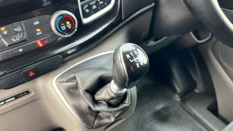 Ford Transit Custom 300 L2 Diesel Fwd 2.0 EcoBlue 130ps Low Roof Limited Van